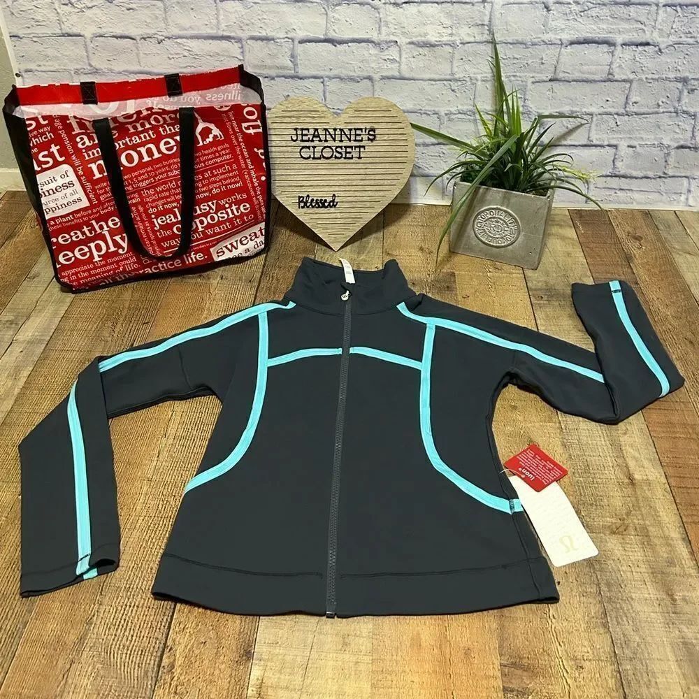 Lululemon Mynah Jacket gray & blue Size 8 nwt